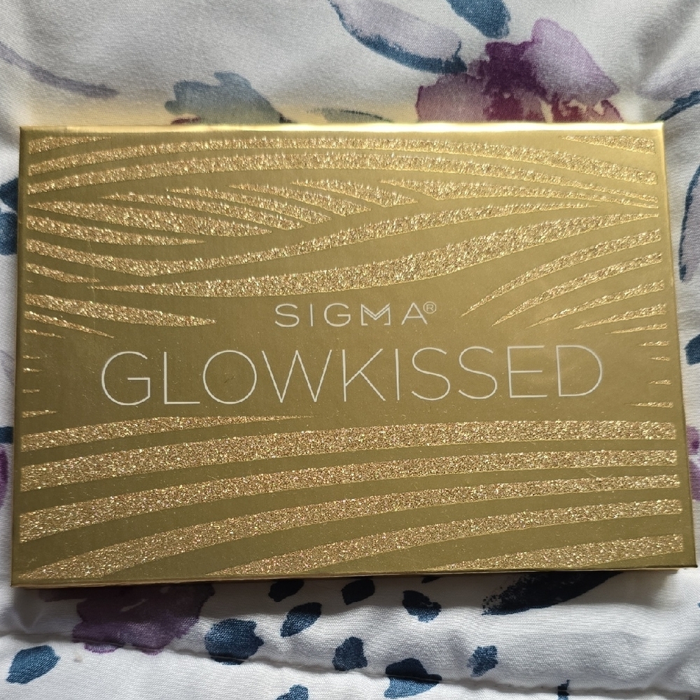 Sigma Glowkissed Highlighter Palette - Picture 3 of 4